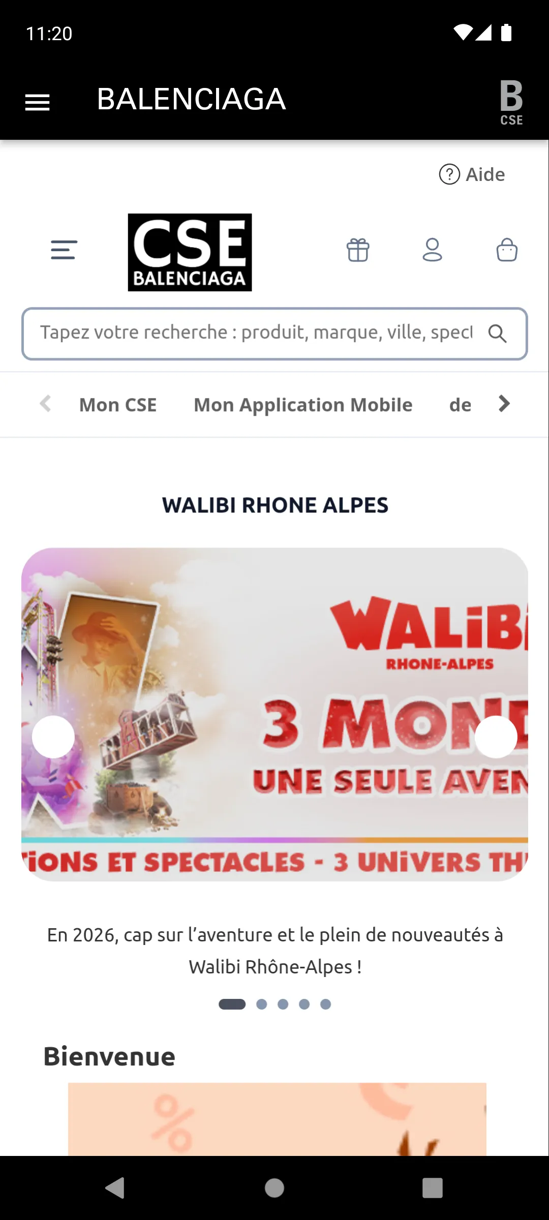 Illustrazione di una persona che guarda l'app CSE Balenciaga che abbiamo creato dal loro sito web